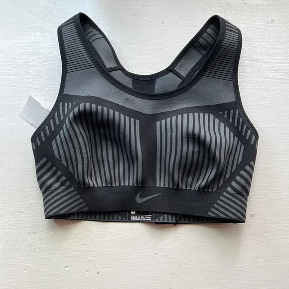 NWT Nike flyknit bra - Picture 3 of 4